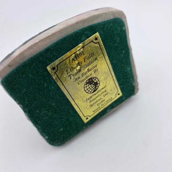 1991‎ Liberty Falls International Resourcing Services Train Station Miniature - Picture 6 of 8